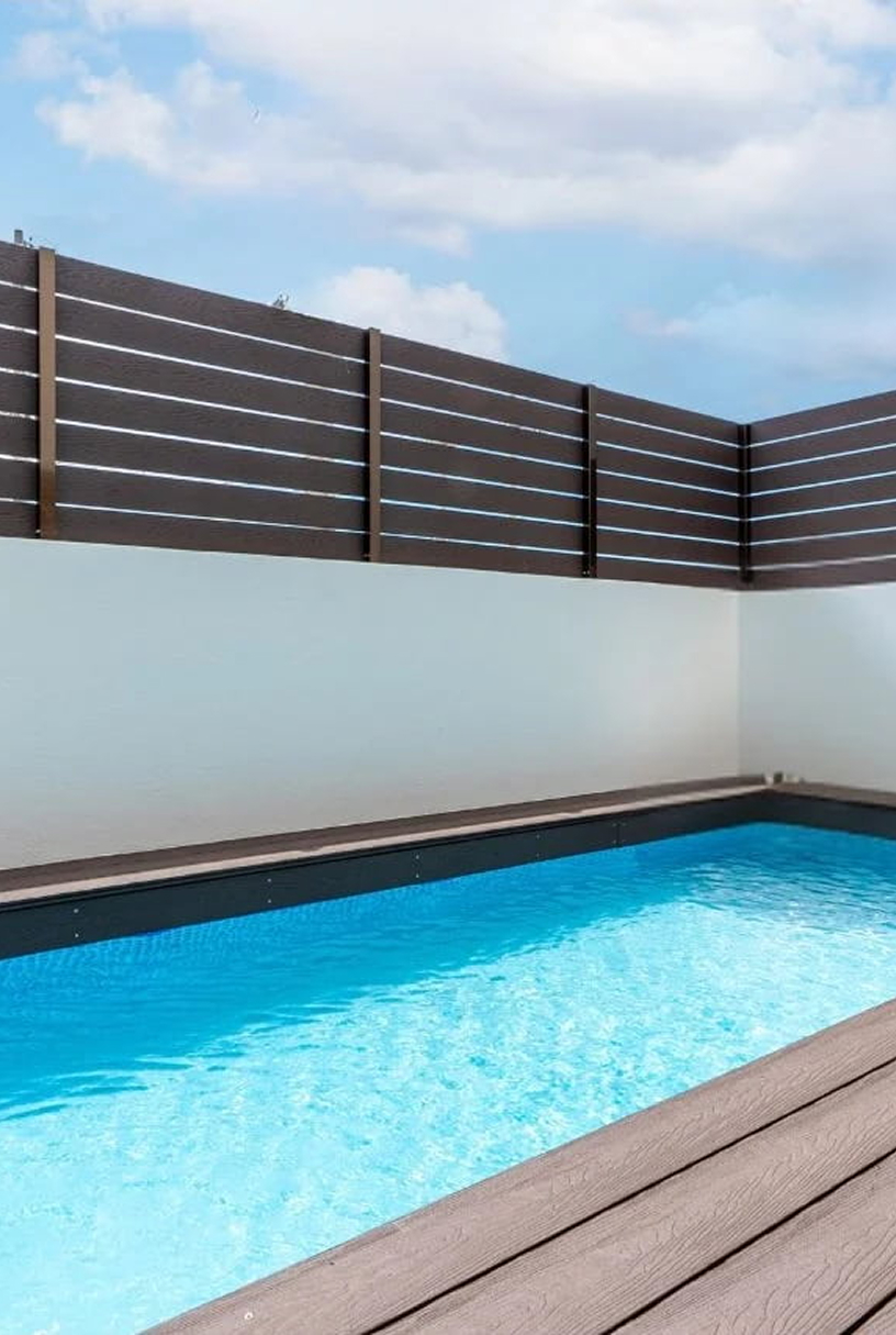 リビングから繋がるプライベートプール